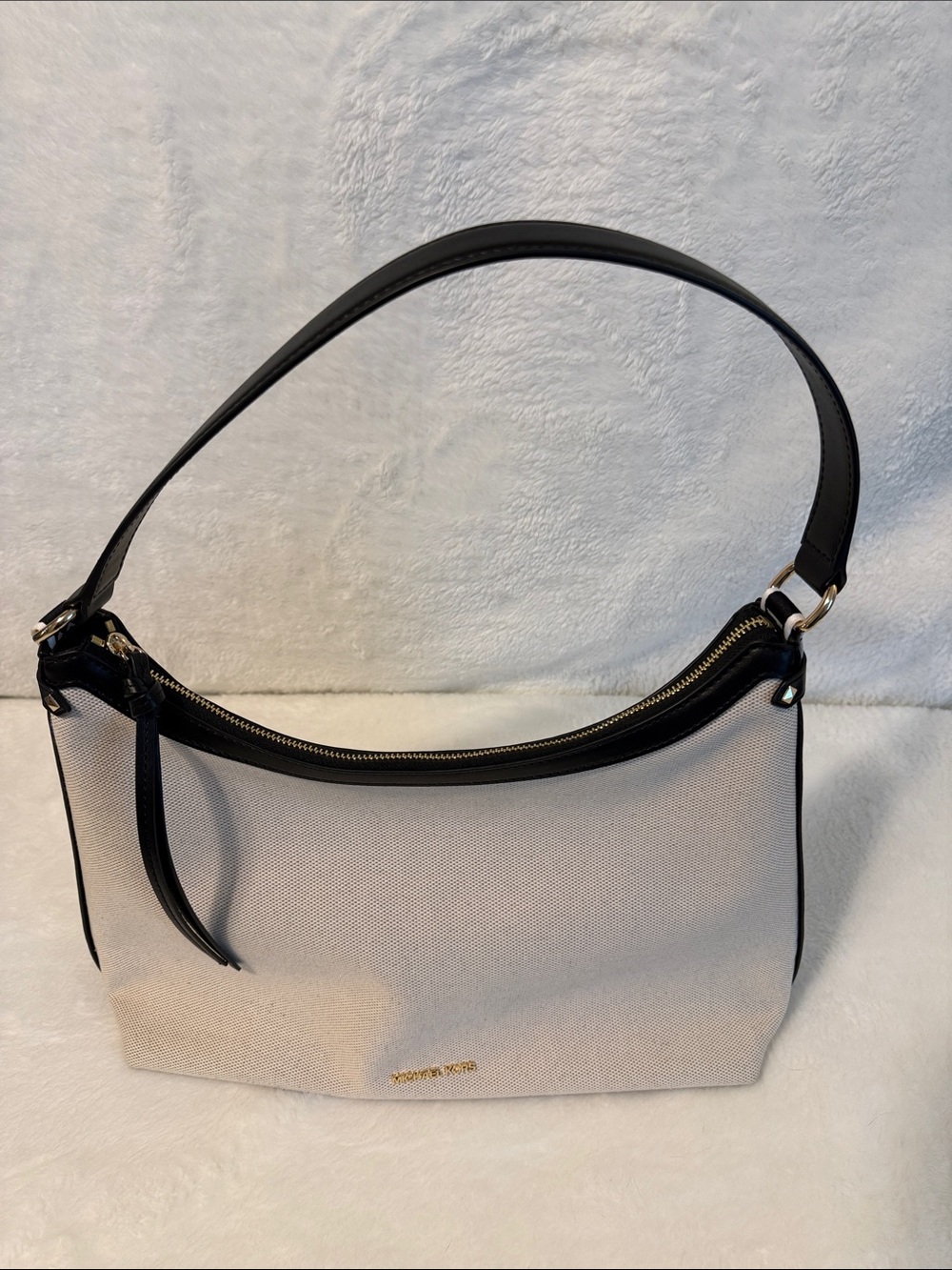 Michael Kors Cream Maeve Large Hobo - Picture 12 of 13